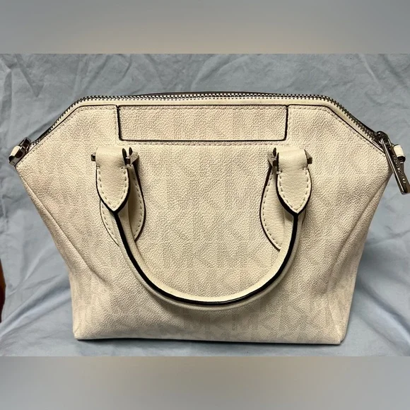 Michael Kors Coraline Medium Logo Messenger Bag - Picture 3 of 8